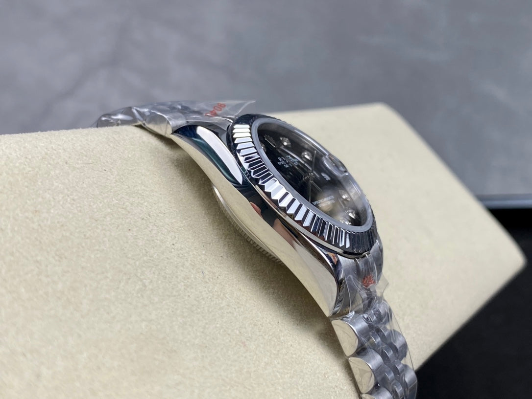 Date just 36 mm