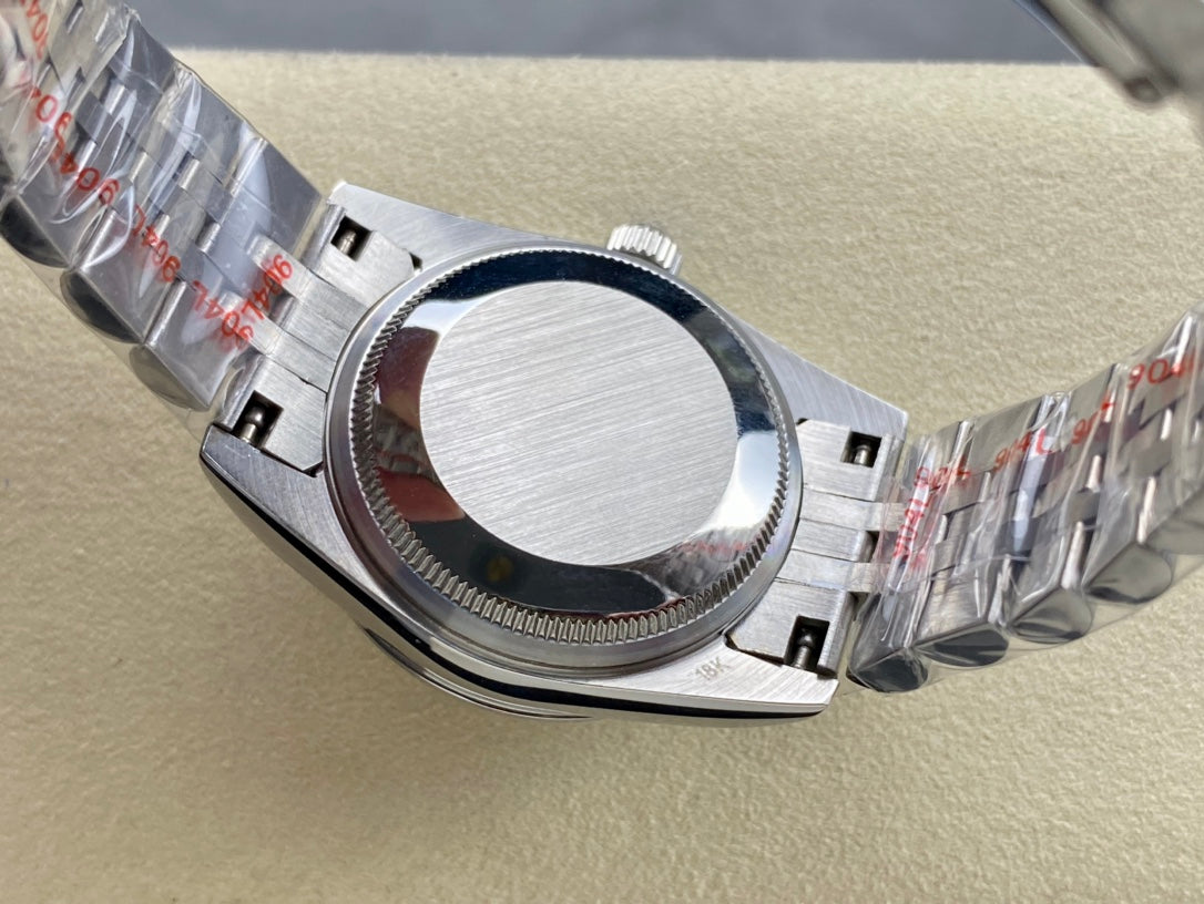 Date just 36 mm