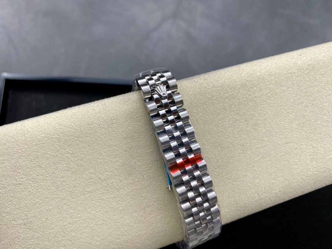 Date just 36 mm